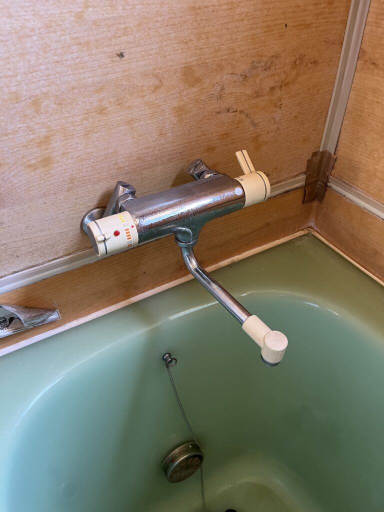 今回この浴槽の水栓は撤去します。