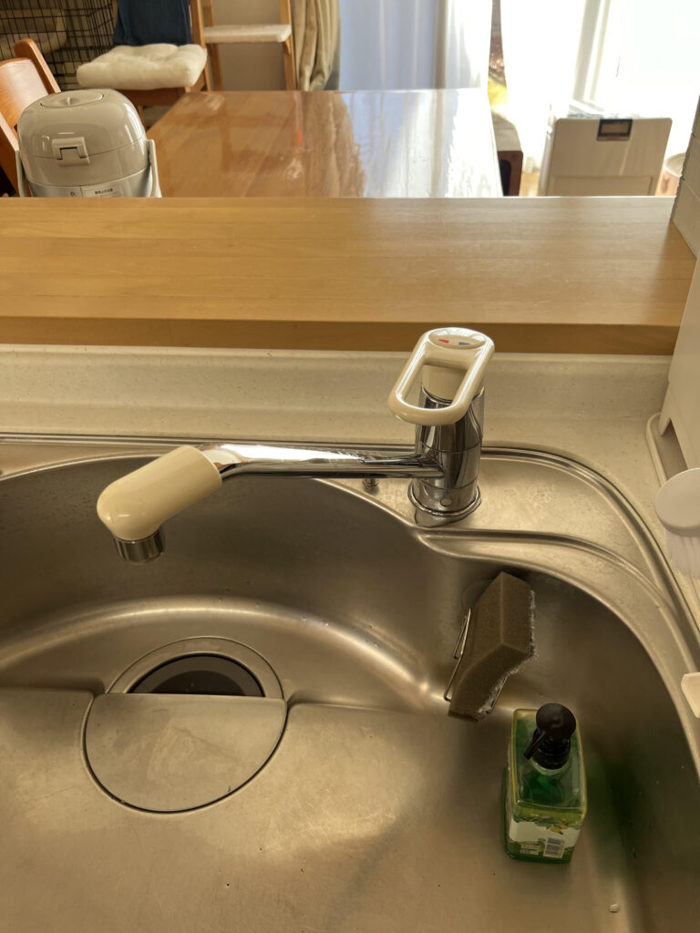 既存の台所水栓　ヘッドが伸びない普通のタイプです